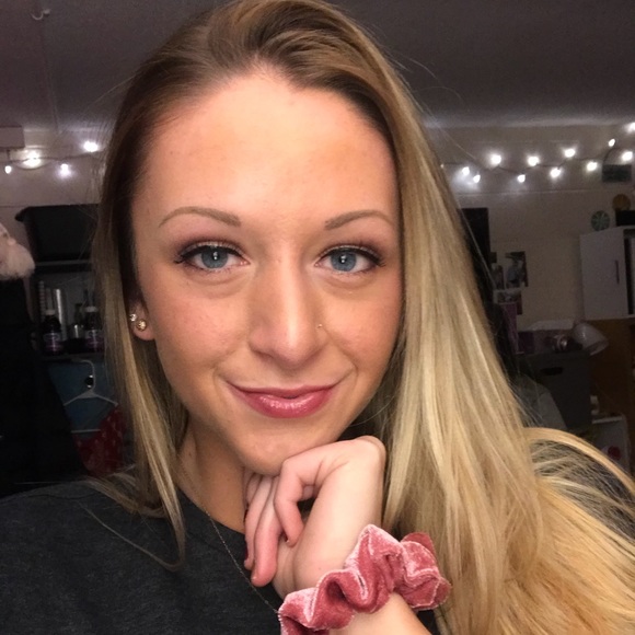 Meet your Posher, Cassie - Picture 1 of 1